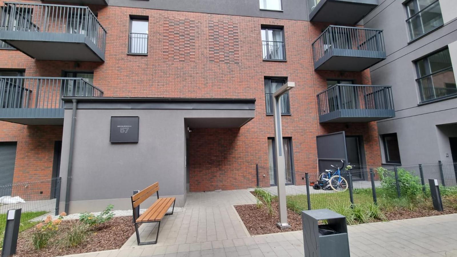 New #Madalinskiego57 - City Center, New Bulding, 2 Bedrooms, 2X Double Beds And A Fold-Out Sofa, Separate Kitchen, Air Conditioning, Balcony, Underground Parking, Self Check In 24H, Internet, Netflix, Coffee Machine, Washing Machine,1 Km To The Railw Wroclaw Ngoại thất bức ảnh